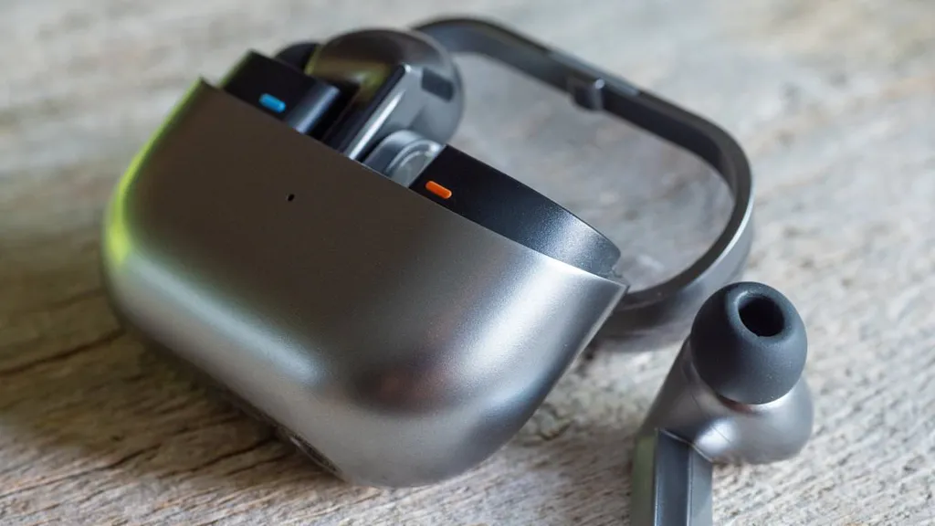 Warning as scientists discover cancer-causing chemicals in headphones