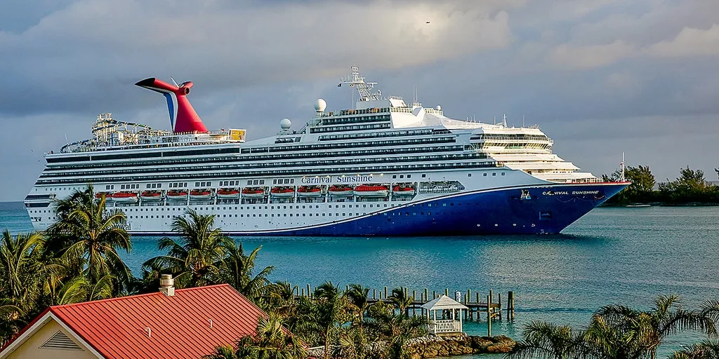 Mother jumps into water to save 4-year-old daughter who fell between cruise ship and dock