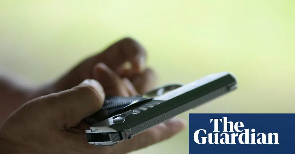 Arizona gun dealer accused of selling firearms to two Mexican cartels