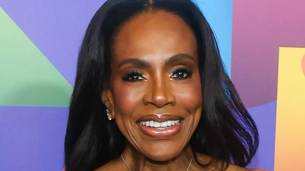 Sheryl Lee Ralph, 69, shows off her fit bikini body in vacation video