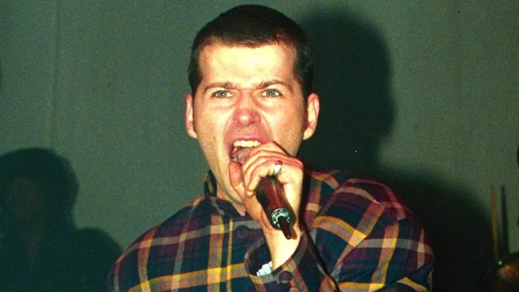 90s pop star looks unrecognisable - but can you guess who it is?