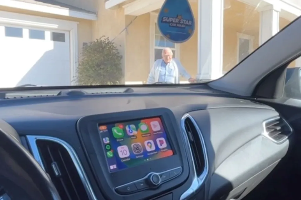 92-Year-Old Man Forms Unlikely Friendship with Uber Driver Whose Kind Offer Shows That 'Nice People Still Exist' (Exclusive)