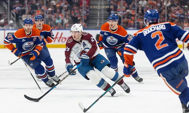 MacKinnon´s all-business season means leading NHL in goals, Hart...