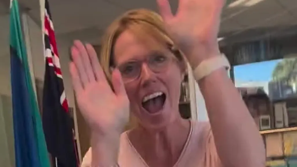 Independent MP concedes defeat two weeks after viral dance party