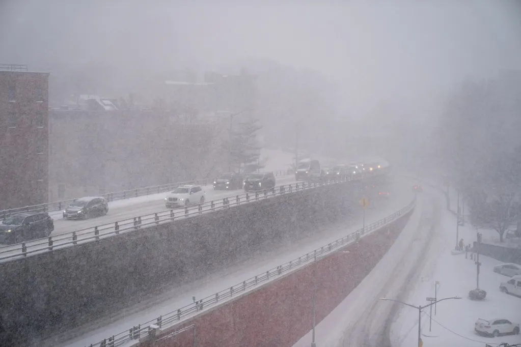 Sudden heavy snow warning as 33,000 people told not to travel: 'Whiteout'