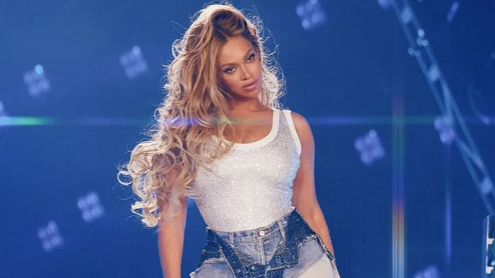 Beyoncé brings back Crazy in Love jean shorts for Cowboy Carter tour