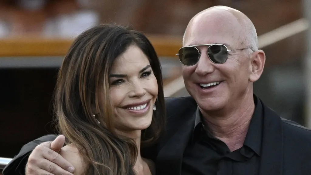 Touching exchange between Lauren Sanchez and Jeff Bezos revealed