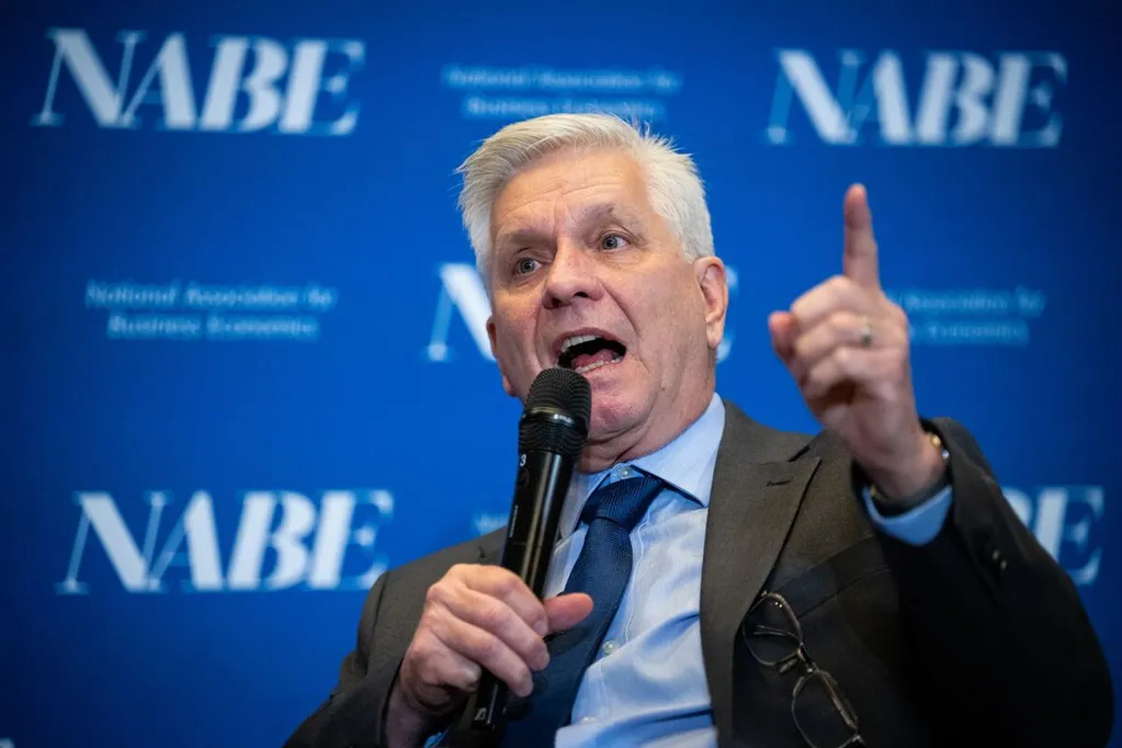 Fed's Waller Signals Caution On Rate Cuts, Sees Risk of Longer Conflict