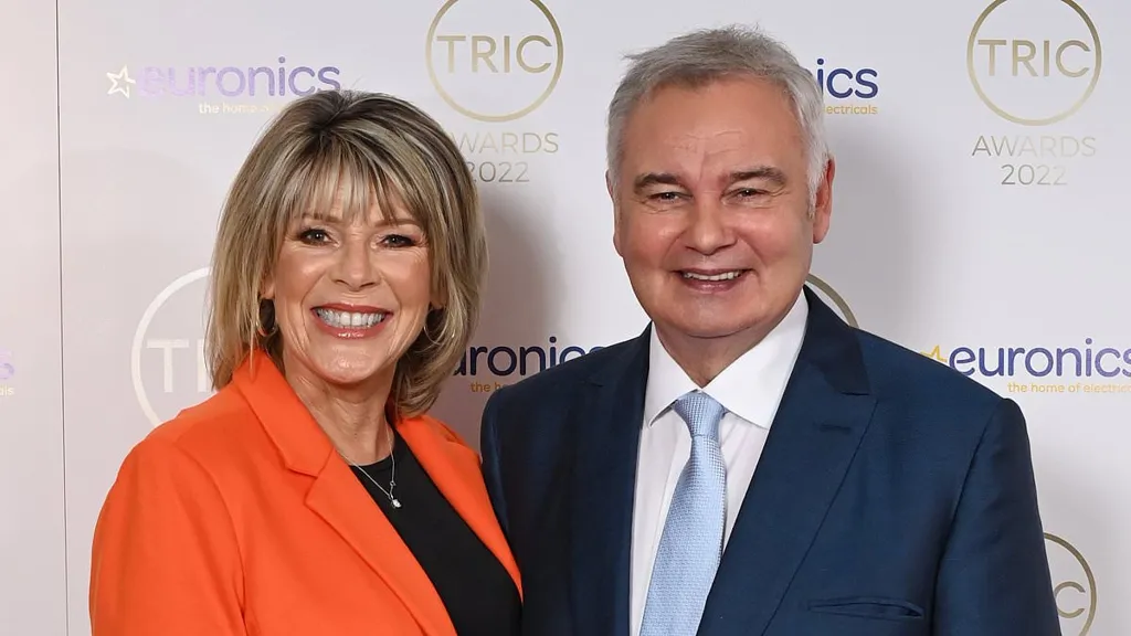 Eamonn Holmes and Ruth Langsford are 'pushing to settle divorce soon'