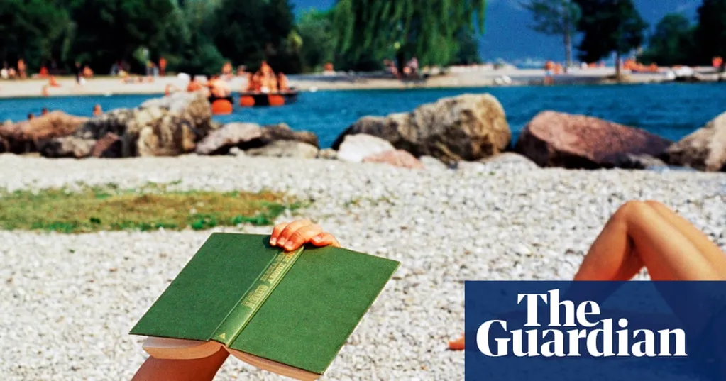 Choose comfort, ditch boring and prioritise pleasure - how to find the perfect beach read
