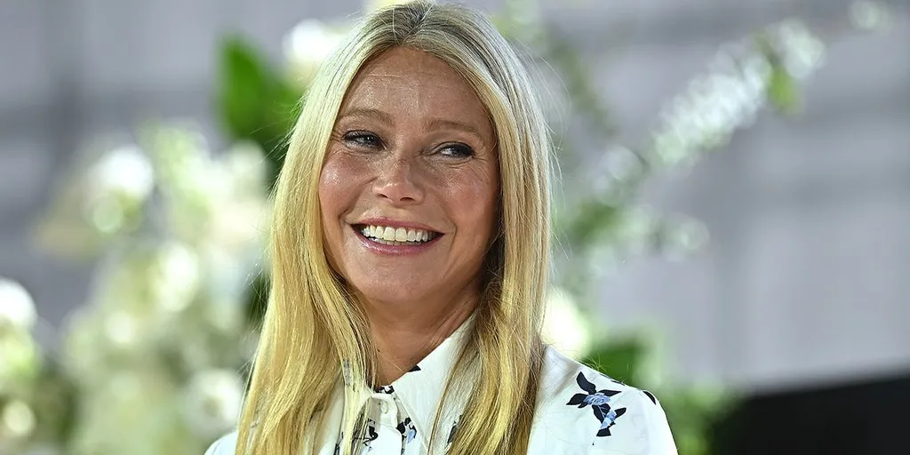 Gwyneth Paltrow cooks topless, prompts hilarious response from daughter Apple