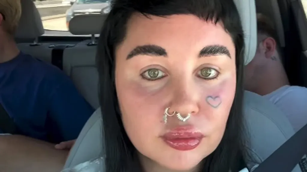 Amanda Bynes shows off dramatic new hair transformation