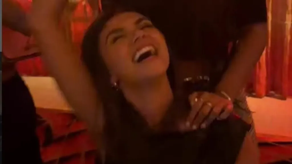 Single Samie Elishi and Olivia Attwood flash their assets in New York