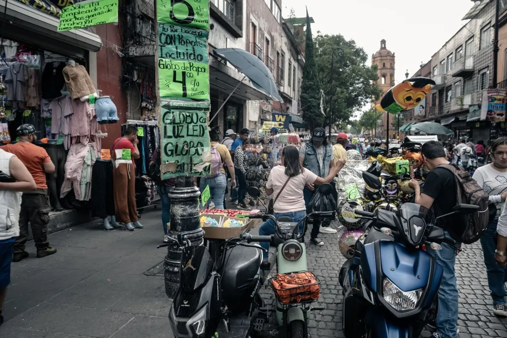 Mexico Peso's Rally Stalls as Trump Reignites Trade Angst