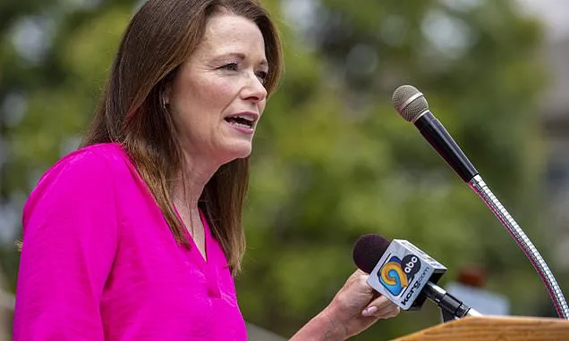 Republicans try to hold onto all of Iowa's 4 congressional districts