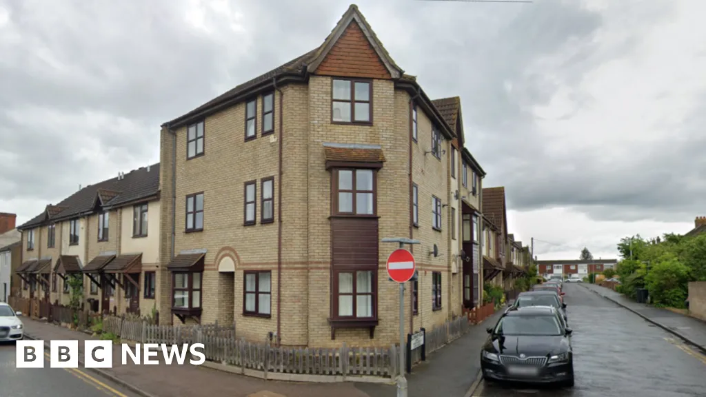 Biggleswade father tells murder trial his baby died after fall