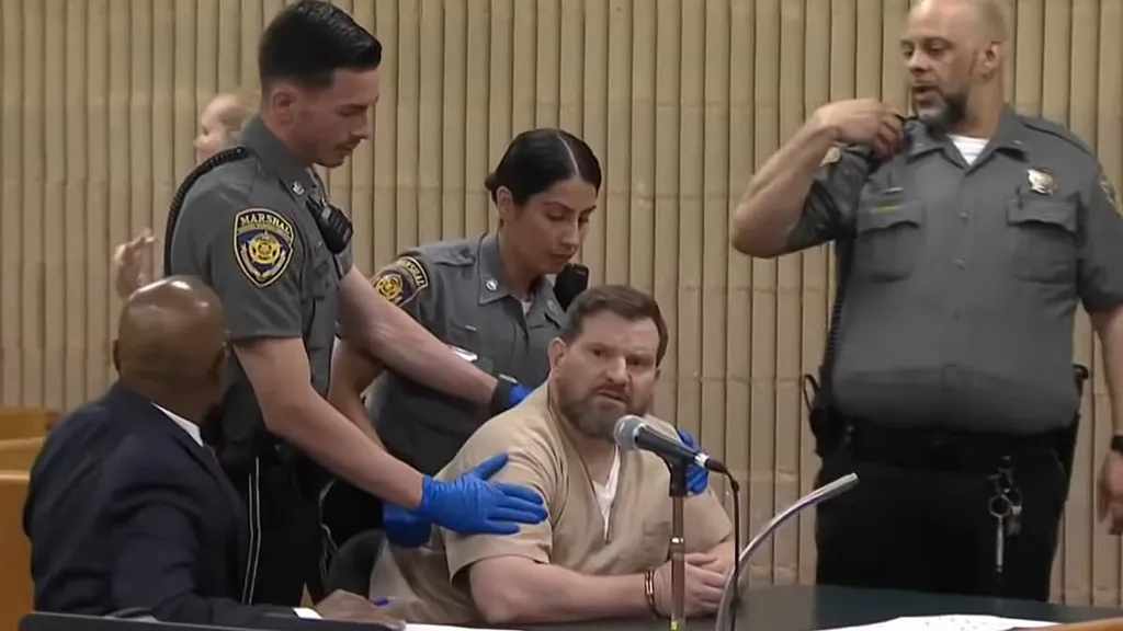 Killer unleashes in court as he's sentenced for girlfriend's murder