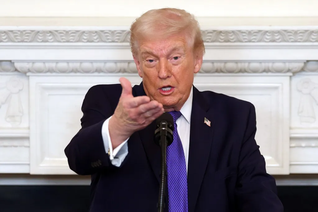 Governors plead for unity as Trump plays politics