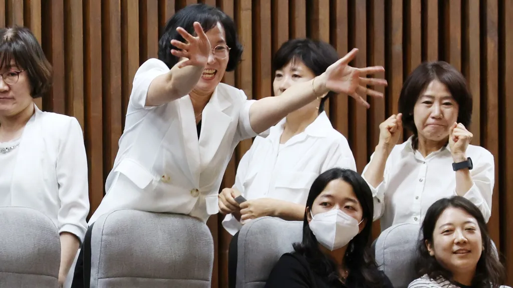 Nurses Win a Bigger Role as Doctors Strike in South Korea