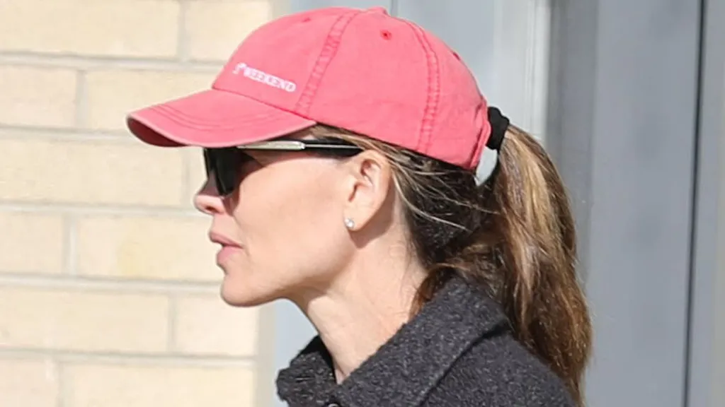 Jennifer Garner goes shopping alone after Thanksgiving with ex Ben