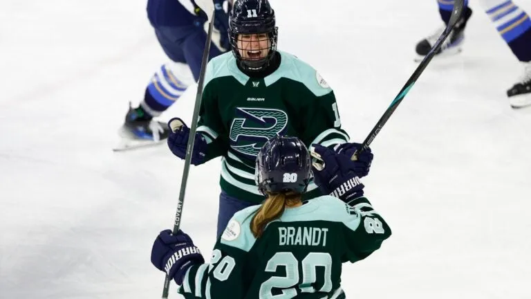 Alina Müller, Shay Maloney score and Aerin Frankel makes the goals stand up as Fleet remain unbeaten on home ice