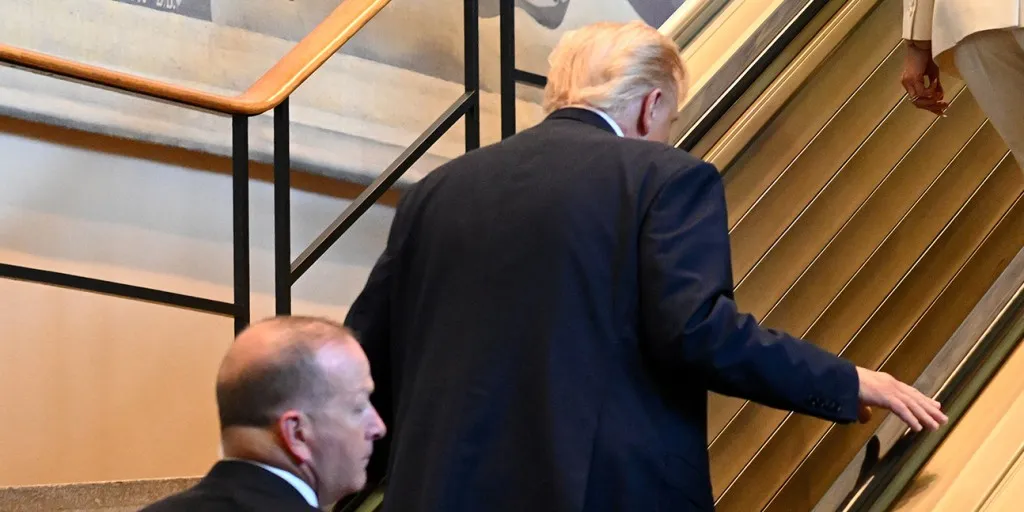 United Nations explains why the escalator stopped as soon as Trump stepped on