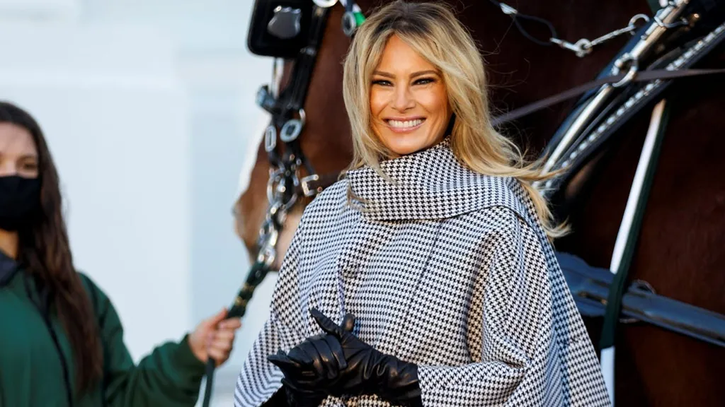 It's Christmas At The White House  --  So, Obviously The Liberal Media Are Mad