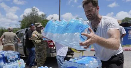 Trump to tour Texas flood damage but is quiet about his pledge to shutter FEMA (copy)