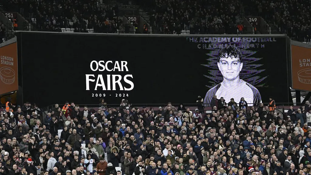 West Ham pay emotional tribute to academy teen who died of cancer