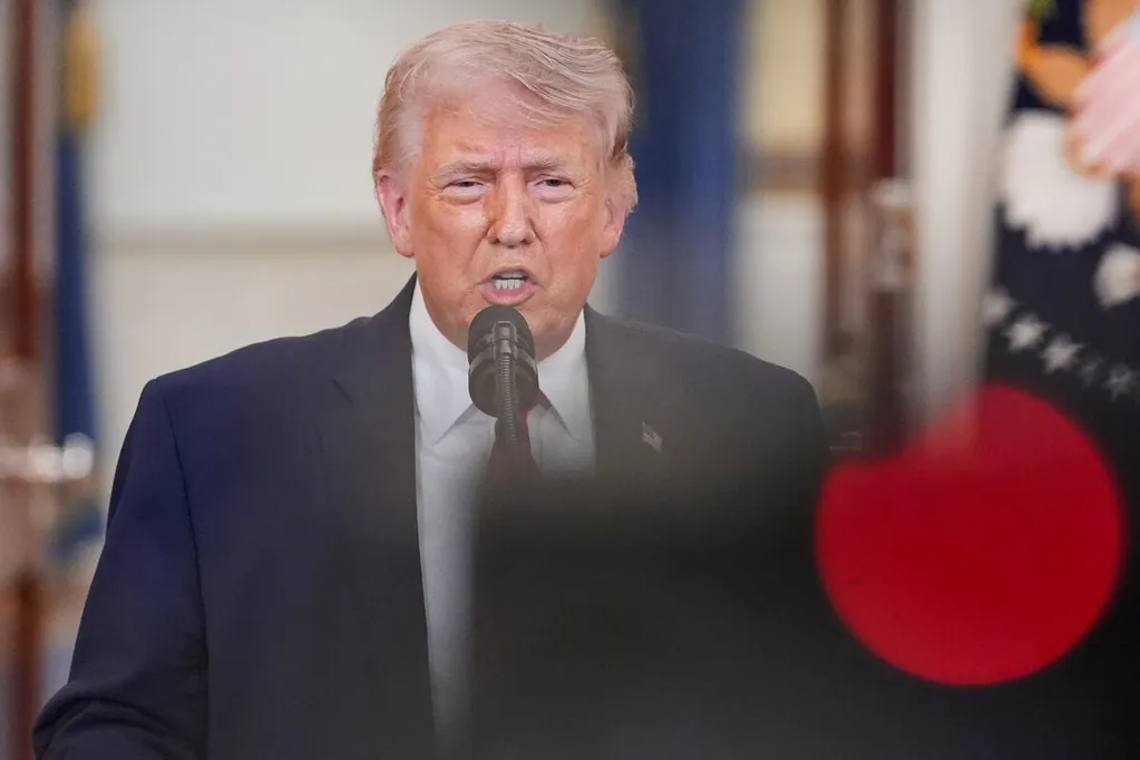 Trump Warns Iran Time Running Out to Make a Deal or Open Hormuz