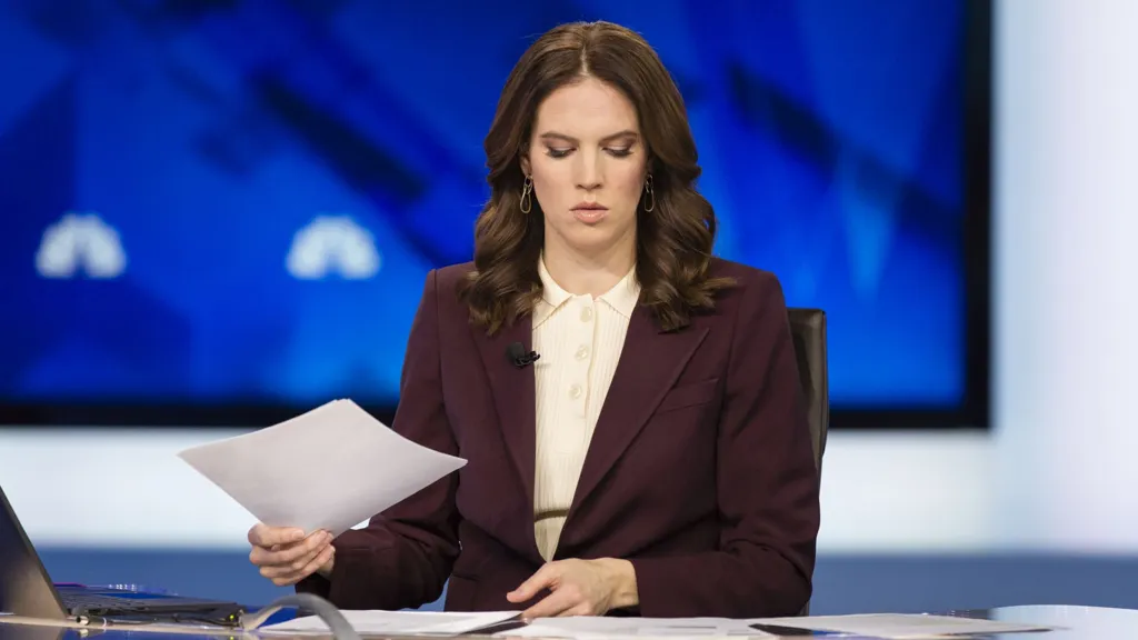 Kelly Evans: The deficit is down big