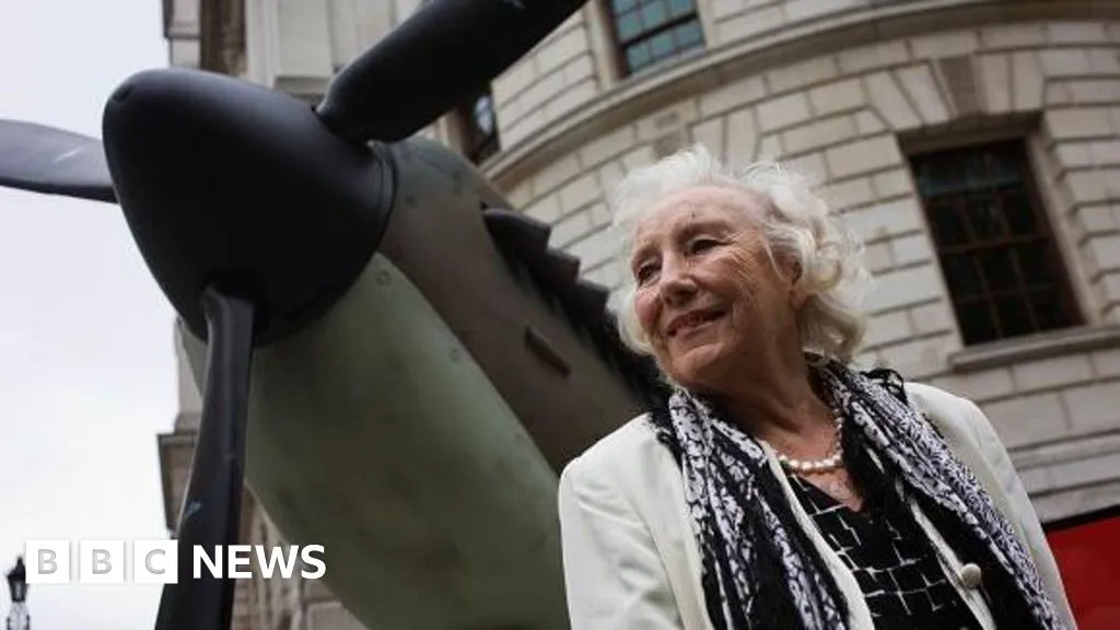Dame Vera Lynn's wartime notes reveal her comfort for families
