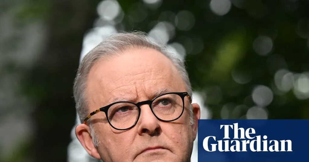 Violent and menacing threats to Australia's politicians double in two years, according to police data