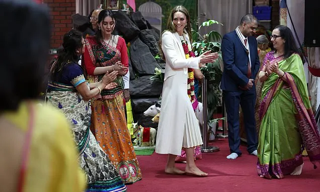 Kate joins Hindu worshippers in dance during visit to temple