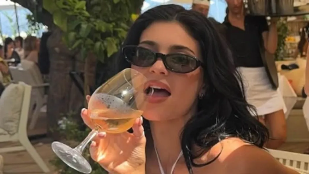 Kylie Jenner flaunts Hermès Kelly bag worth an eye-watering sum