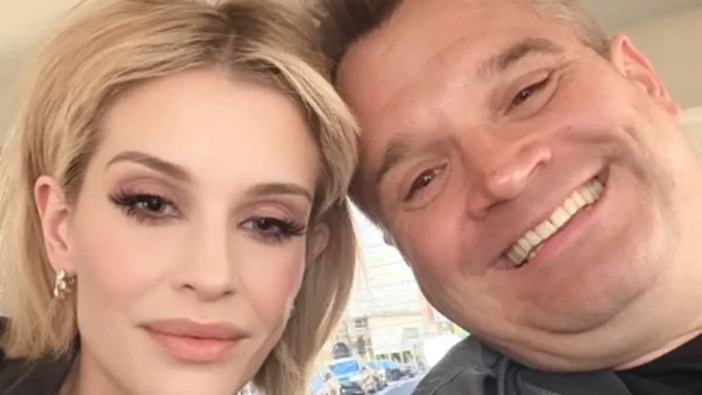 Kelly Osbourne enjoys day out with her brother Louis amid break up