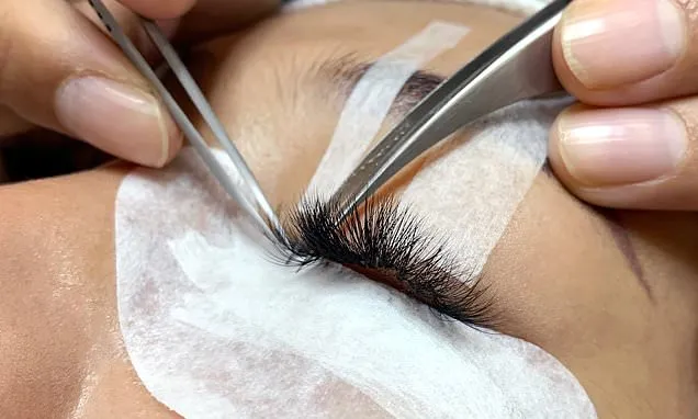 Popular eyelash extensions can trigger severe eye problem, say experts