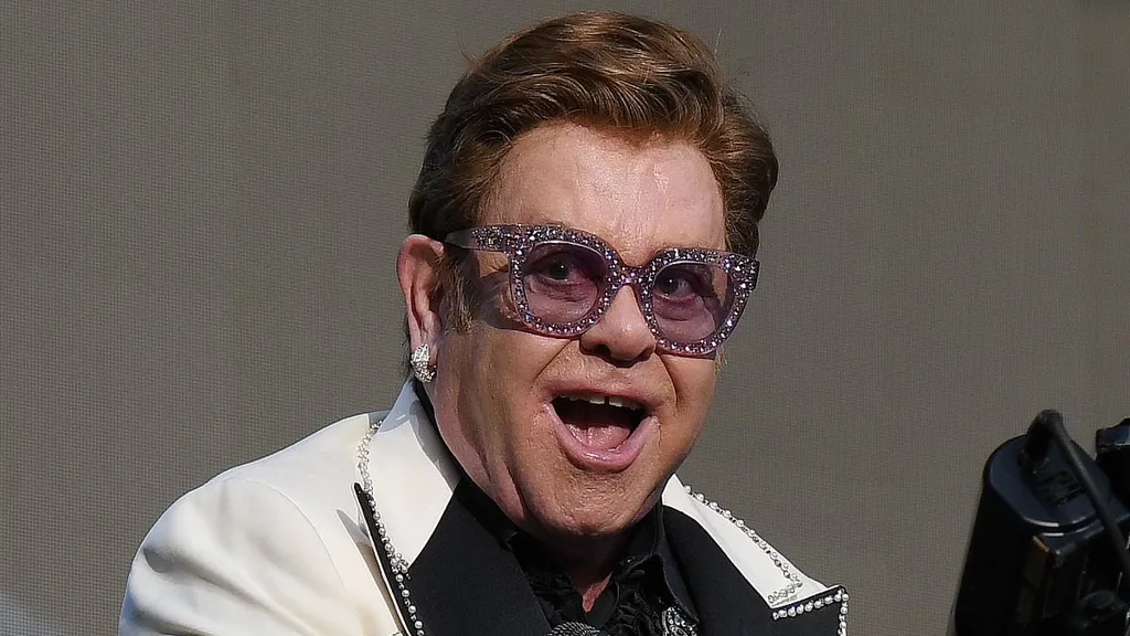 Sir Elton John will perform at Jeff Bezos and Lauren Sanchez's wedding