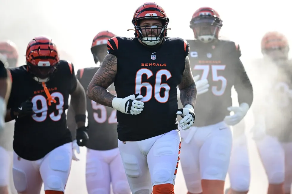Bengals re-sign Dalton Risner to one-year deal to play right guard
