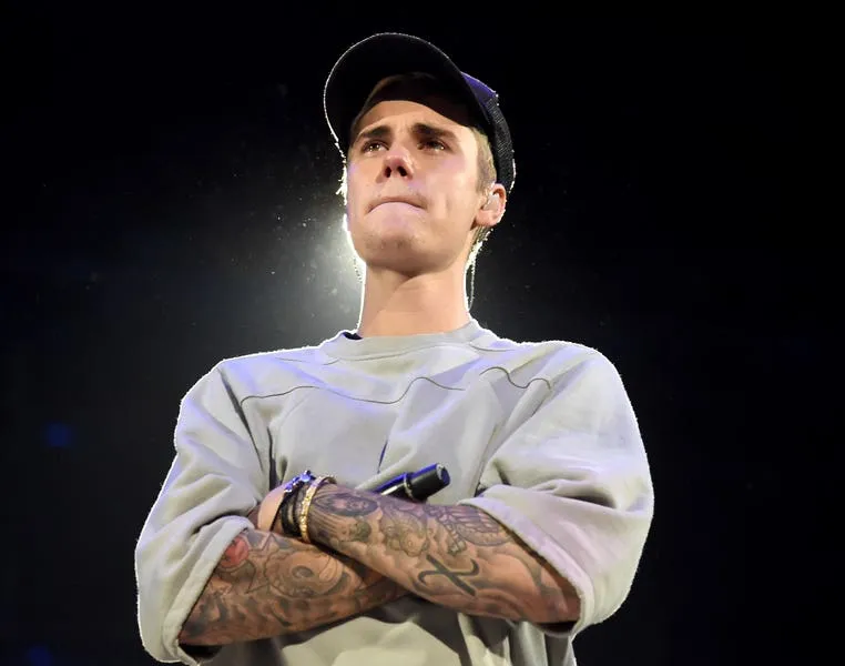 Justin Bieber Edges Out Chris Brown And Makes Pop Radio History