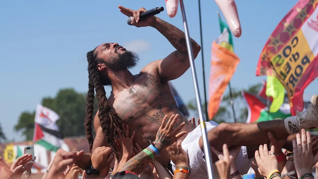 BBC under fire for airing Glastonbury 'death to IDF' chant