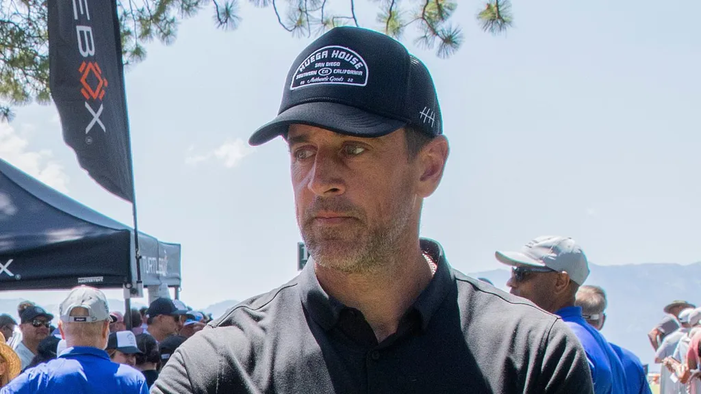 Aaron Rodgers' brutal response after almost hitting kid at golf event