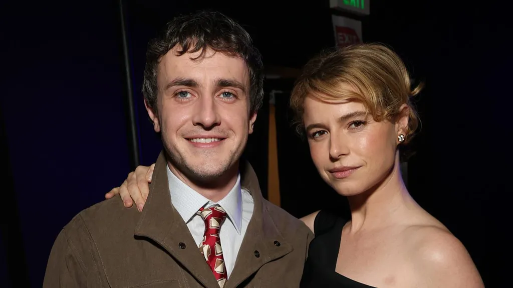 Paul Mescal and chic Jessie Buckley pose together at the PGA Awards