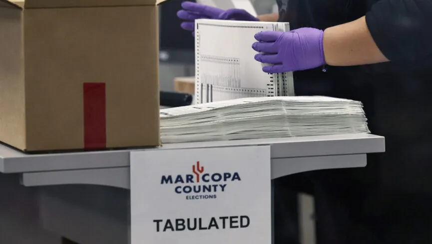 Maricopa County board offers recorder help, $550,000 - KTAR.com