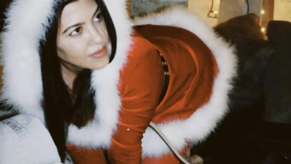 Kourtney Kardashian praised for youthful looks in sexy Christmas snap