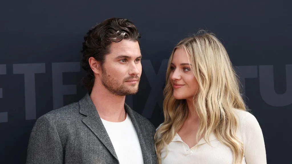 Chase Stokes sparks speculation about Kelsea Ballerini with new posts