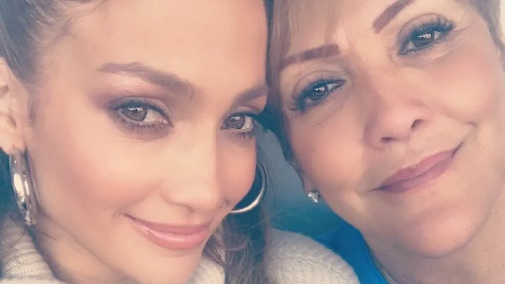 Jennifer Lopez thanks mom for 'being there' amid Ben Affleck divorce