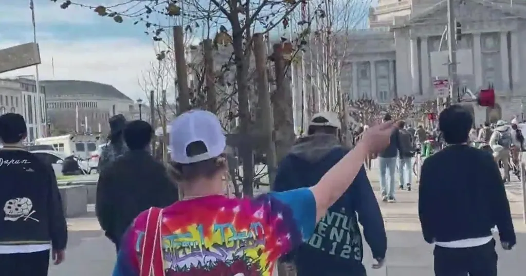 San Francisco pays tribute to Grateful Dead's Bob Weir with public memorial