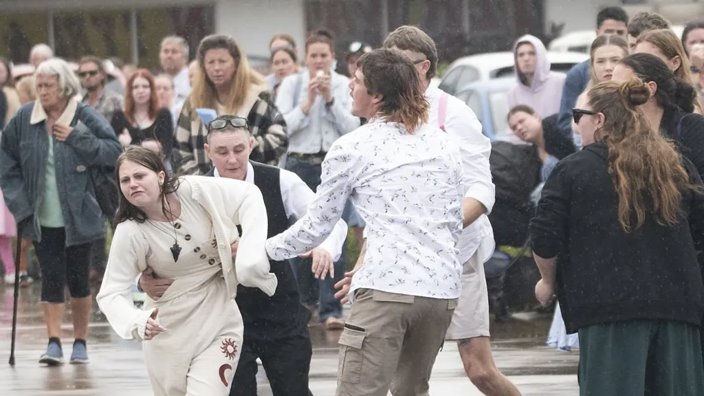 Heart-wrenching moment at Pheobe Bishop's funeral