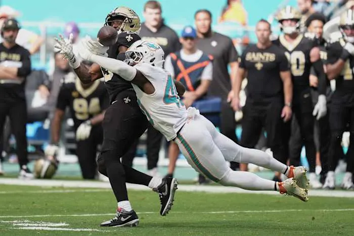 Achane rushes for 134 yards and a TD to help Dolphins edge Saints 21-17 for 3rd straight win